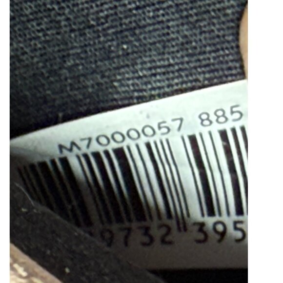 Marc Jacobs Embossed Hearts Patent Leather Continental Wallet - Picture 10 of 11